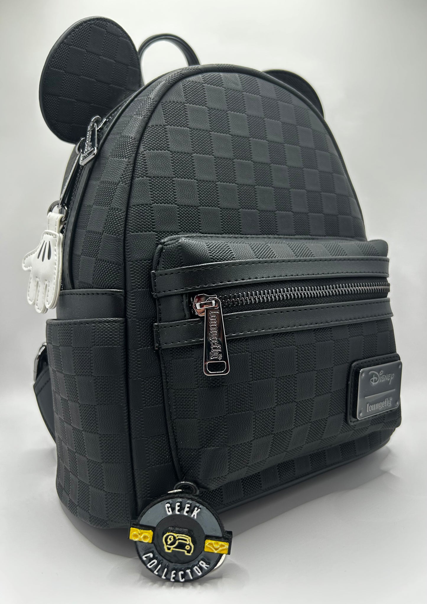 Mochila Loungefly Disney: Mickey Mouse - Edición Especial Black Checkerboard