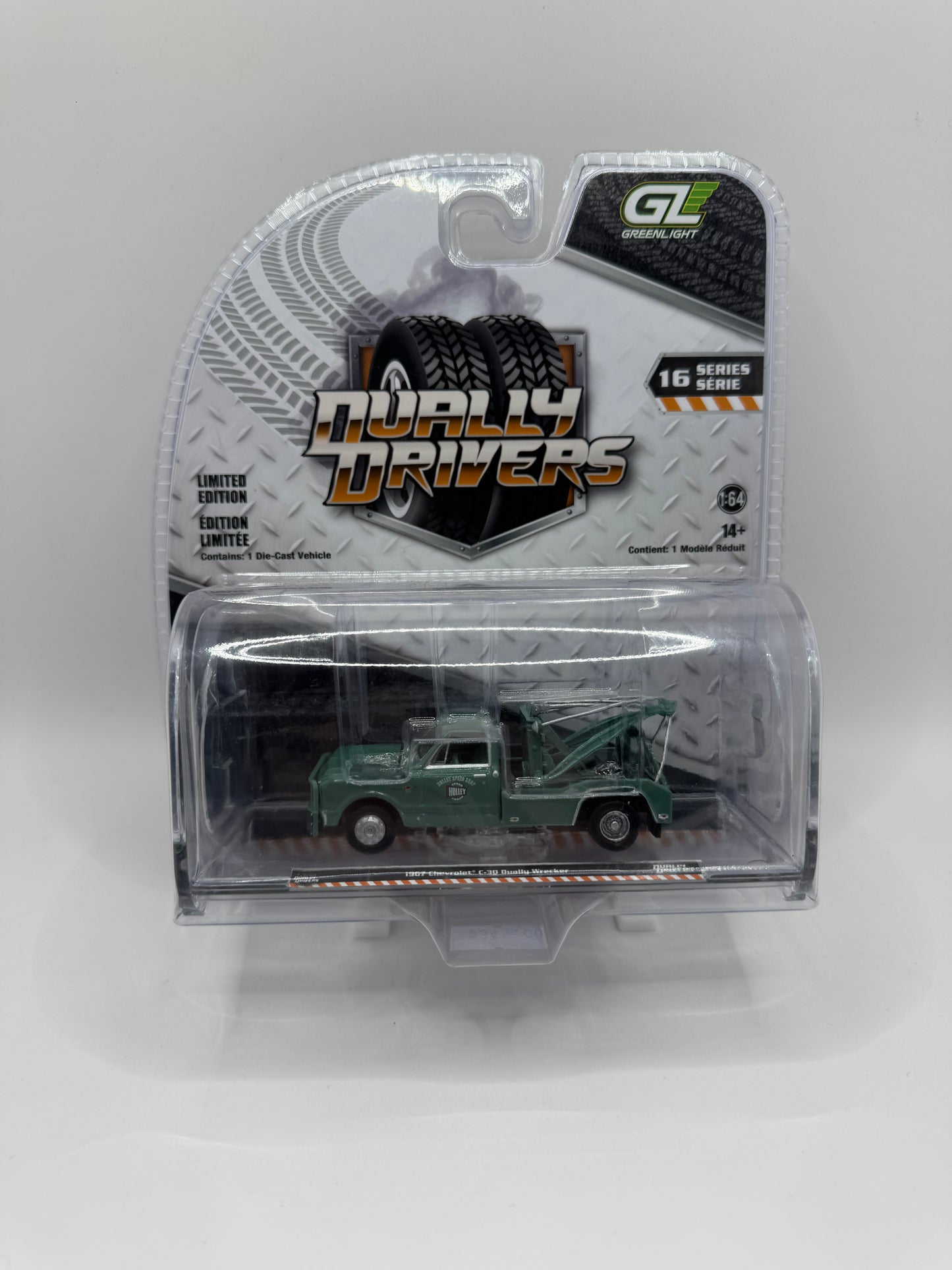 Greenlight 1:64 Dually Drivers Serie 16 - 1967 Chevrolet C-30 Dually Wrecker