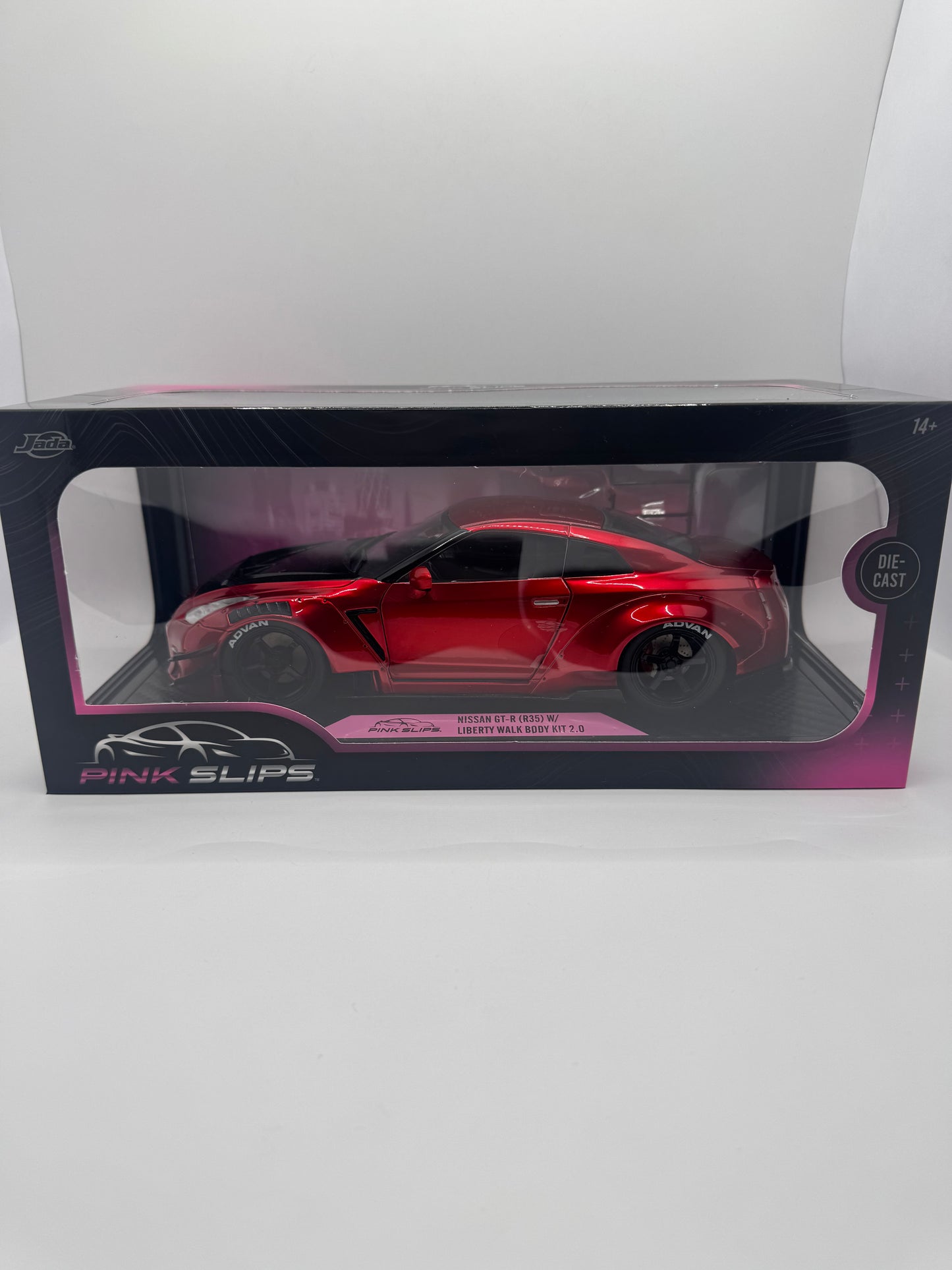Nissan GT-R (R35) Liberty Walk 2.0 - Pink Slips (1:18) Jada Toys
