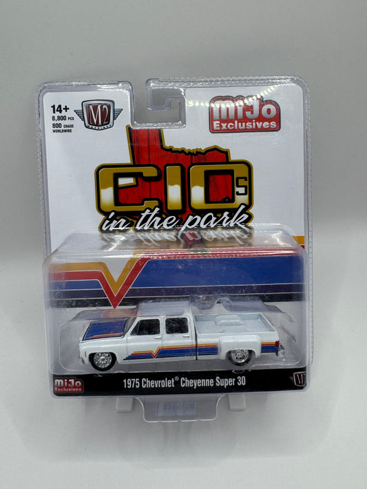 M2 Machines: 1975 Chevrolet Cheyenne Super 30 - MiJo Exclusives