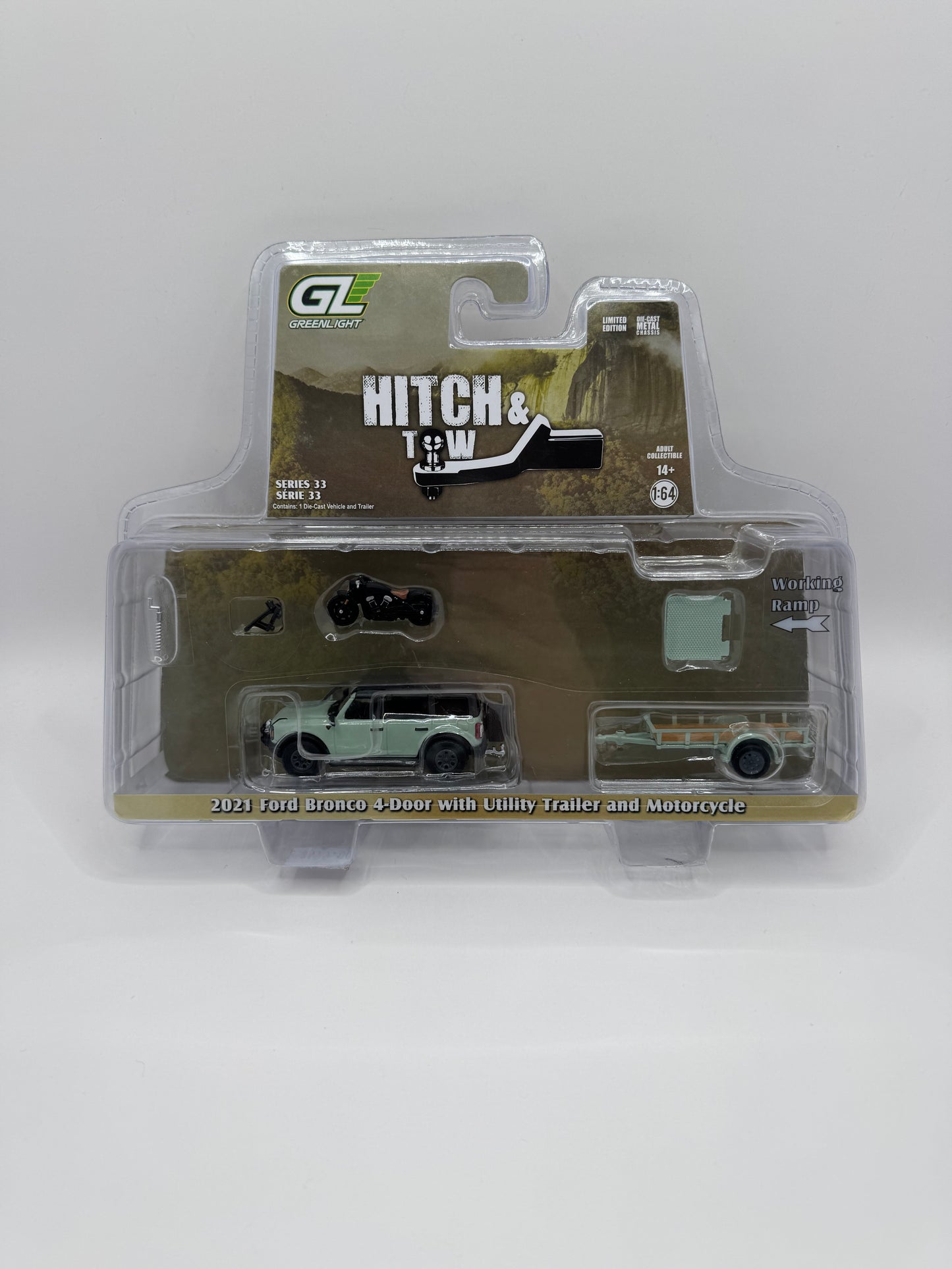 Greenlight 1:64 Hitch & Tow Serie 33 - 2021 Ford Bronco 4-Door con Remolque y Motocicleta