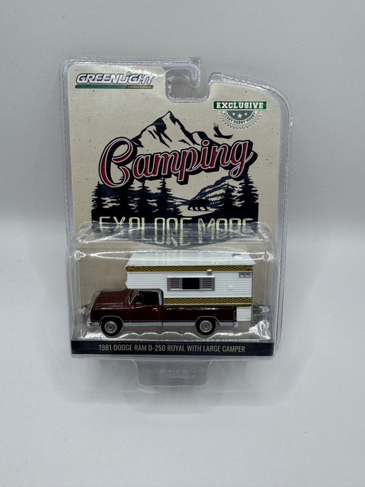 Greenlight 1:64 Hobby Exclusive - 1981 Dodge Ram D-250 Royal con Large Camper