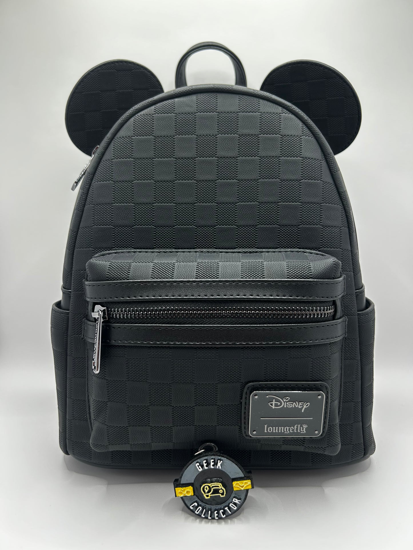 Mochila Loungefly Disney: Mickey Mouse - Edición Especial Black Checkerboard