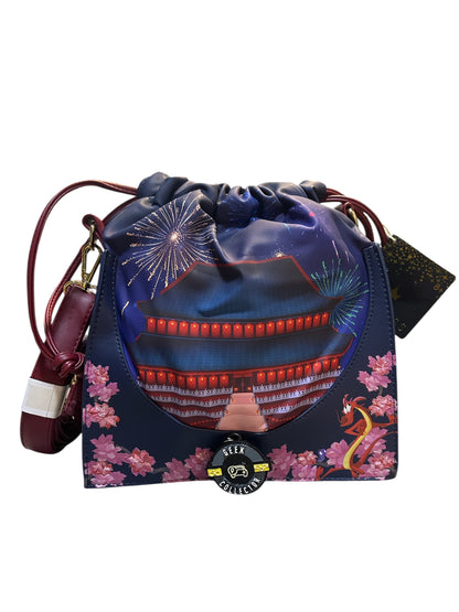 Bolso Loungefly Disney: Mulán - "Fiesta en el Palacio Imperial" Crossbody