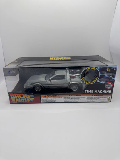 DeLorean Time Machine con Luces - Back to the Future (Escala 1:24)