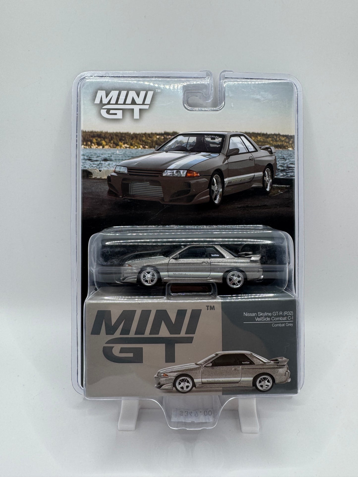 Mini GT #710 - Nissan Skyline GT-R (R32) VeilSide Combat C-I
